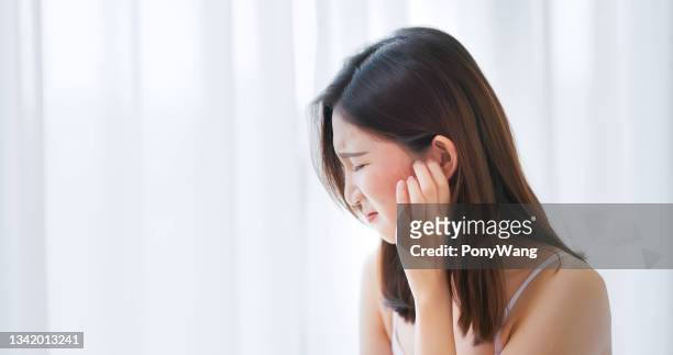 woman scratching her face - human skin stock pictures, royalty-free photos & images