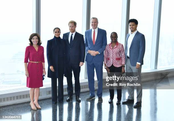 Governor Kathy Hochul, Meghan, Duchess of Sussex, Prince Harry, Duke of Sussex, NYC Mayor Bill De Blasio, Chirlane McCray and Dante de Blasio pose at...