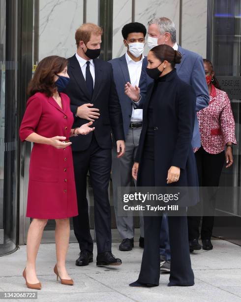 Governor Kathy Hochul, Meghan, Duchess of Sussex, Prince Harry, Duke of Sussex, Mayor Bill de Blasio, Chirlane McCray, and Dante de Blasio visit One...