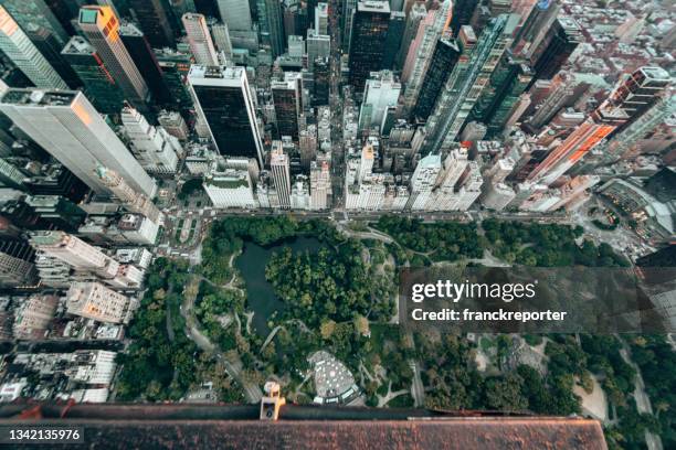 luftaufnahme des central park in nyc - above central park stock-fotos und bilder