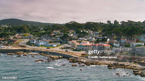 coastal houses in pacific grove, ca - city of monterey californië stockfoto's en -beelden