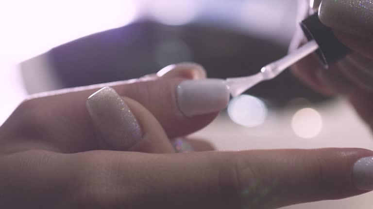 https://media.gettyimages.com/id/1342143074/video/getting-nails-done.jpg?b=1&s=640x640&k=20&c=S13TtHLGn3XXj-gGWJvu0q006yqb6iG1LU1bVVNABog=