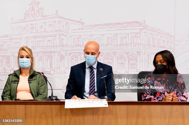 Athletes Lydia Valentin, Ana Peleteiro and the mayor of Leon, Jose Antonio Diez Diaz attend the International Sport Forum press conference on...