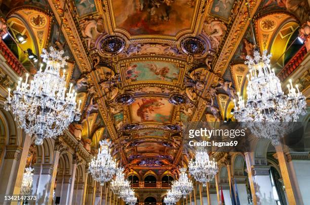 decke im pariser rathaus ( mairie de paris ) - banquet hall stock-fotos und bilder