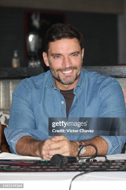 Julián Gil attends a press conference to promote the play "Divorciémonos Mi Amor" at Casa Regia Toreo on September 23, 2021 in Mexico City, Mexico.