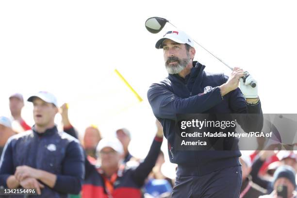 Rob Riggle Hand Up 3,431 Rob Riggle Photos Stock Photos, High-Res Pictures, and Images ...