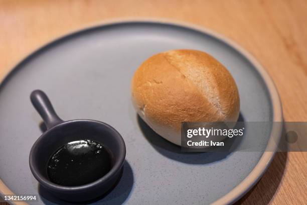 bun bread with olive oil - round loaf stock pictures, royalty-free photos & images