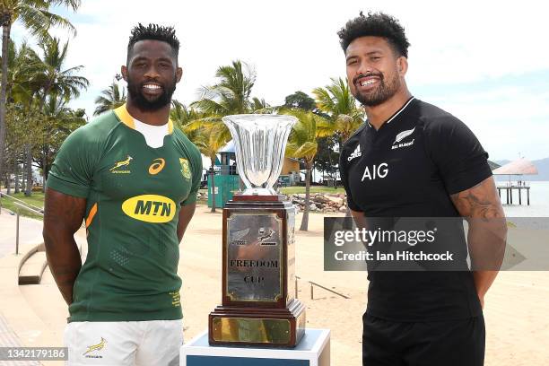 Siya Kolisi of the Springboks and Ardie Savea of the All Blacks pose with the Freedom Cup trophy during a media opportunity ahead of this weekend's...