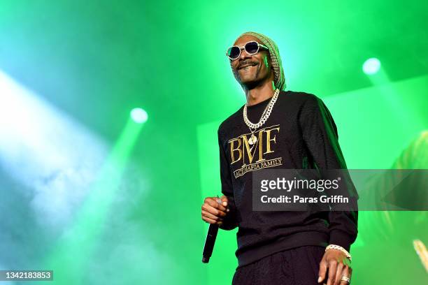 Snoop Dogg performs onstage during the BMF world premiere screening and concert at Cellairis Amphitheatre at Lakewood on September 23, 2021 in...