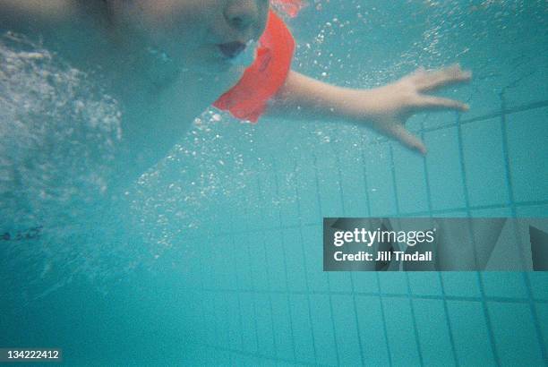 swimming underwater in pool on holiday - brazaletes acuáticos fotografías e imágenes de stock