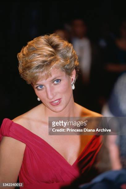 Princess Diana 1990 Japan Photos and Premium High Res Pictures - Getty ...