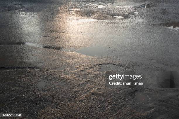 asphalt road after rain - wet stock-fotos und bilder