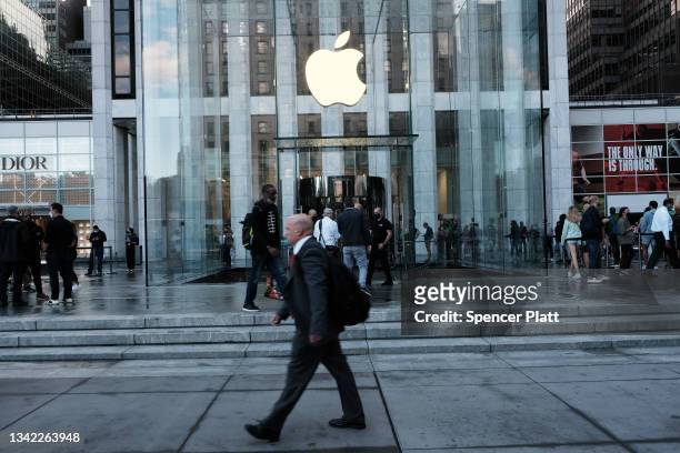 People shop at the Fifth Avenue Apple Store during the launch of Apple’s new iPhone 13 and iPhone 13 Mini on September 24, 2021 in New York City. The...