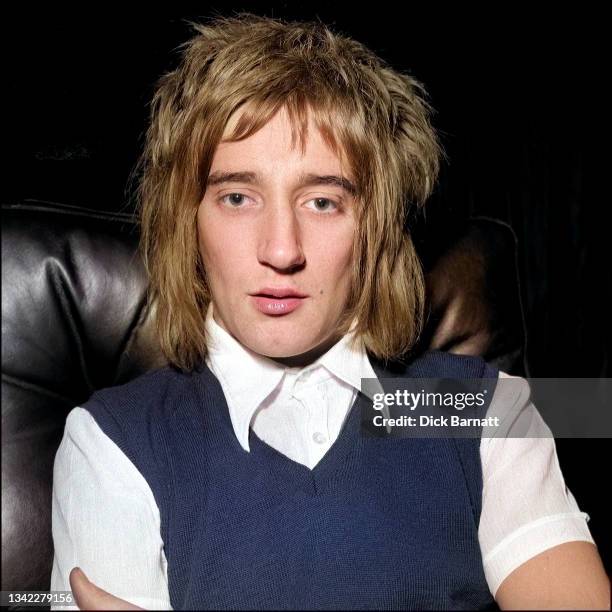 Image has been digitally converted to colour from a black and white analogue original.) Rod Stewart of The Faces at an early press call in London,...