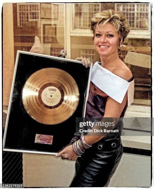 Image has been digitally converted to colour from a black and white analogue original.) Elaine Paige receives a gold disc for her album 'Stages',...