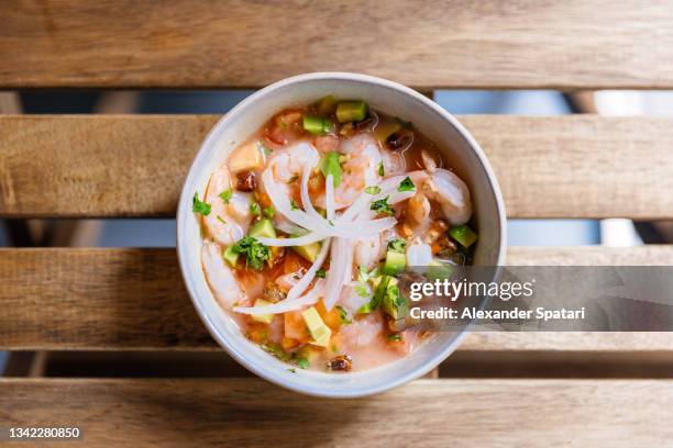 shrimp ceviche in a bowl, directly above view - peruanische kultur stock-fotos und bilder