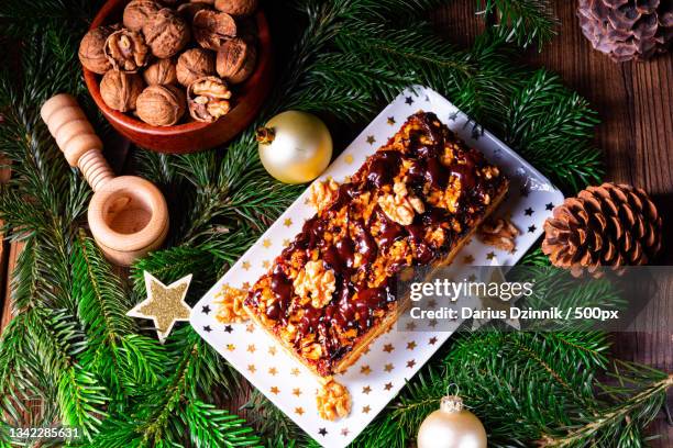 high angle view of christmas decorations on table - rustikal 個照片及圖片檔