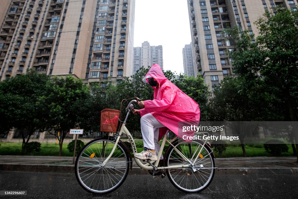Daily Life In China's Evergrande Community