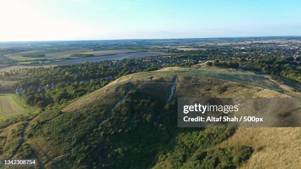 high angle view of landscape against sky,dunstable downs,united kingdom,uk - チルターンヒルズ ストックフォトと画像