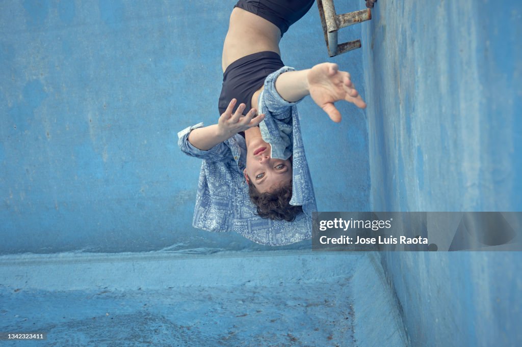 Girl In An Empty Pool. Woman On A Luxury outdoors empty swimming Pool In A Modern House