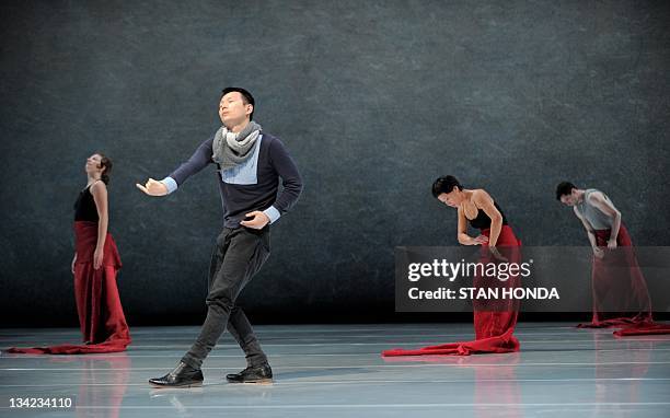 == With AFP Story by Sebastian SMITH: Entertainment-US-China-dance-people-Wei == Chinese dancer/choreographer Shen Wei and the Shen Wei Dance Arts...