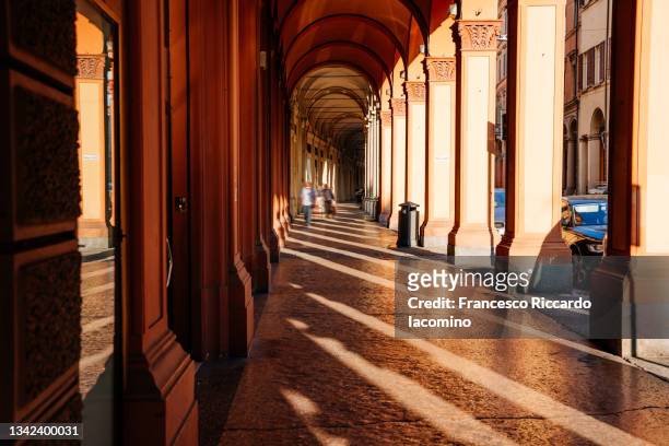 the porticoes of bologna, unesco world heritage site 2021 . emilia romagna, italy - kolonnade stock-fotos und bilder