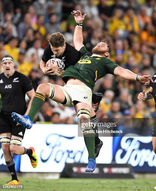 Beauden Barrett of the All Blacks contests the ball with Duane Vermeulen of the Springboks during the Rugby Championship match between the New...