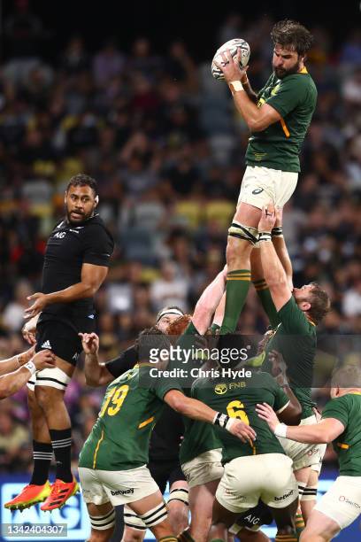 Lood de Jager of South Africa wins lineout ball during the Rugby Championship match between the New Zealand All Blacks and the South African...
