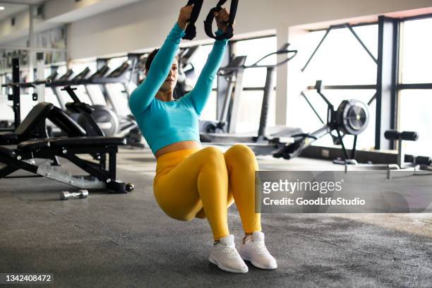 woman on a suspension training - suspension training stock pictures, royalty-free photos & images