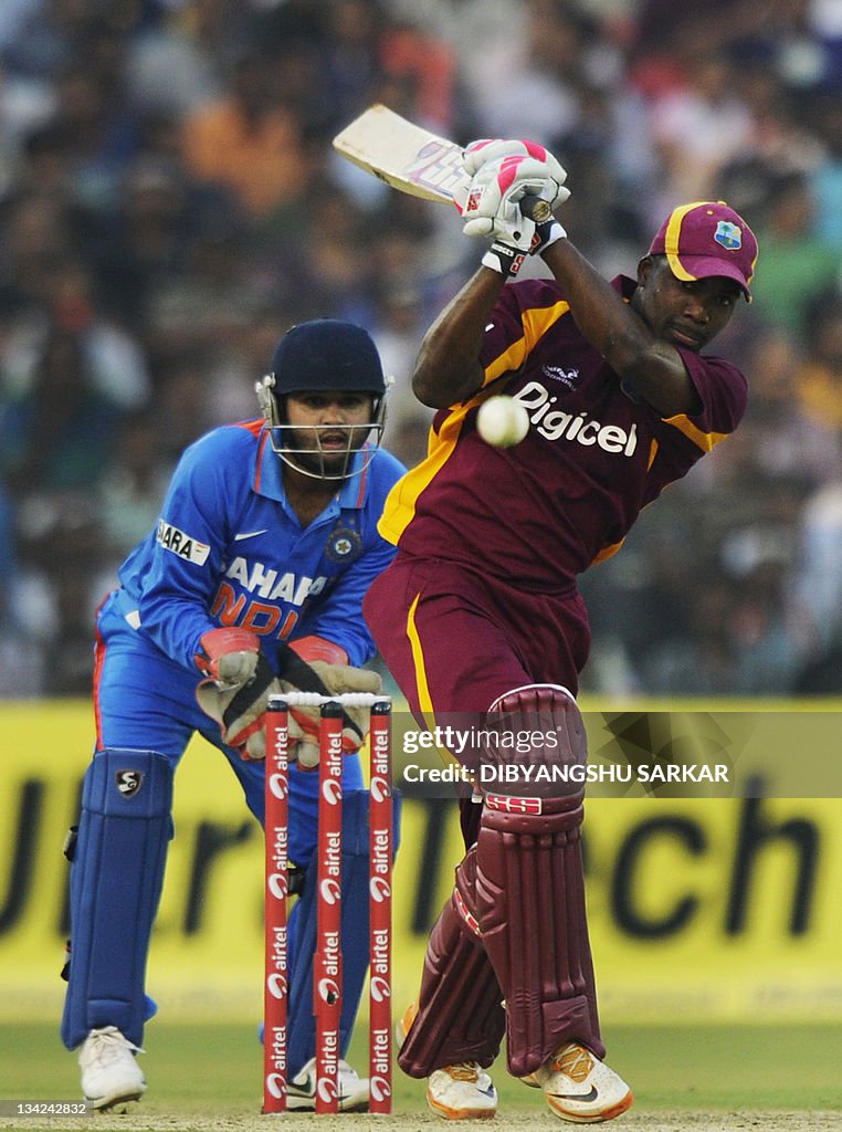 West Indies cricketer Darren Bravo plays