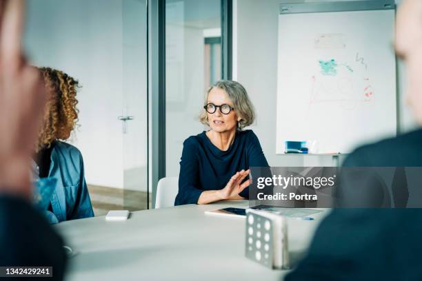 senior businesswoman planning with team in a meeting - ledarskap bildbanksfoton och bilder