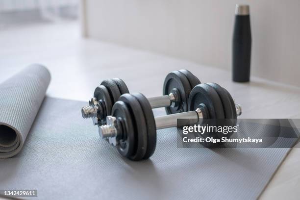 sports equipment for fitness at home in the bedroom on the floor - muscle stock photos et images de collection