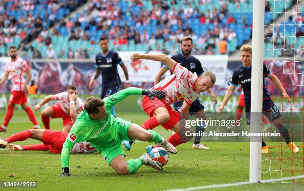 Lukas Klostermann of RB Leipzig scores their team's third goal during the Bundesliga match between RB Leipzig and Hertha BSC at Red Bull Arena on...