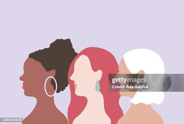 stockillustraties, clipart, cartoons en iconen met three beautiful people wearing earrings - oorbellen