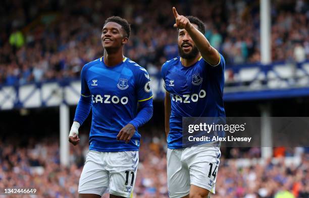 Andros Townsend of Everton celebrates with Demarai Gray after scoring their side's first goal during the Premier League match between Everton and...