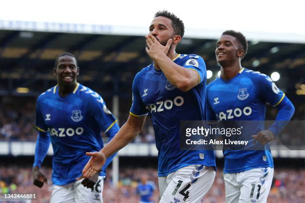Andros Townsend of Everton celebrates after scoring their side's first goal during the Premier League match between Everton and Norwich City at...