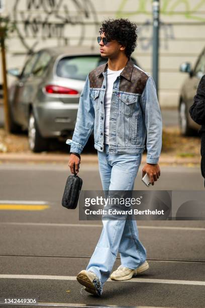 katolsk Ord onsdag 65 Off White X Levis Stock Photos, High-Res Pictures, and Images - Getty  Images