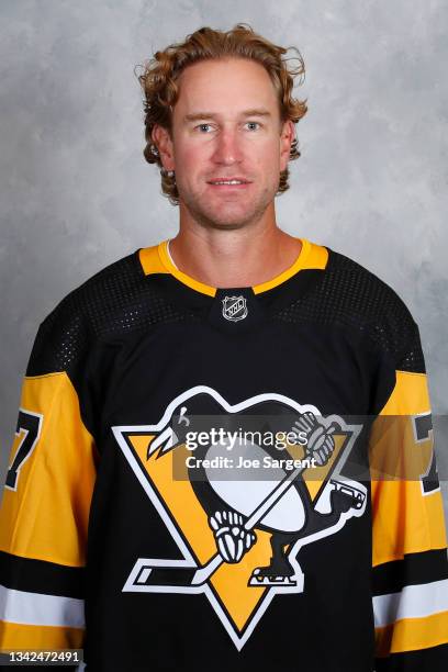 U2013 SEPTEMBER 22: Jeff Carter of the Pittsburgh Penguins poses for his official headshot for the 2021-2022 season on September 22, 2021 at the UPMC...