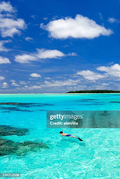 freedom in the south pacific - aitutaki stock pictures, royalty-free photos & images