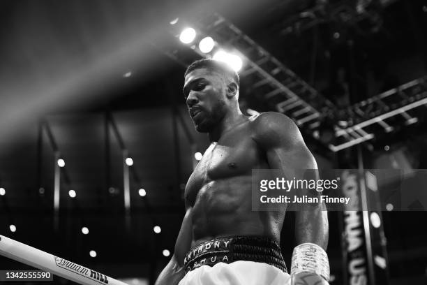 Anthony Joshua of Great Britain walks back to his corner in his Heavyweight Title Fight against Oleksandr Usyk at Tottenham Hotspur Stadium on...