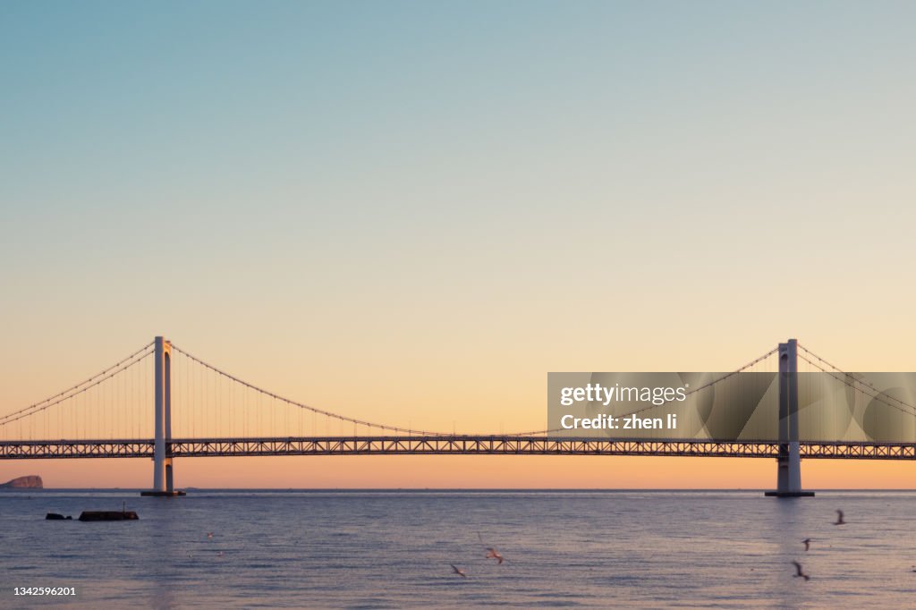 Sea crossing bridge