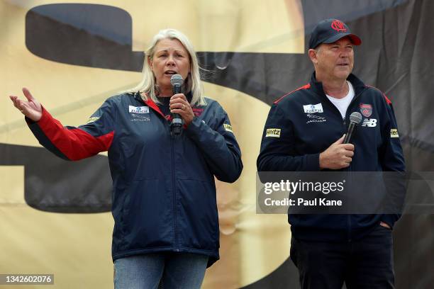 Paul Roffey 11 Paul Roffey Stock Photos, High-Res Pictures, and Images - Getty Images