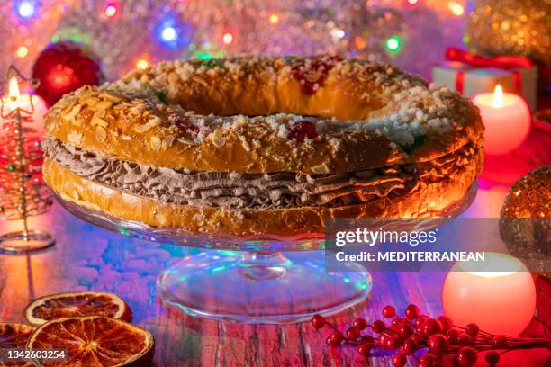roscon de reyes or king cake recipe to magi day also the three wise men - rosca de reyes stock pictures, royalty-free photos & images