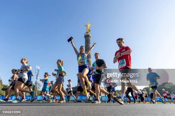 Athletes start during the 47th Berlin Marathon 2021 on September 26, 2021 in Berlin, Germany.