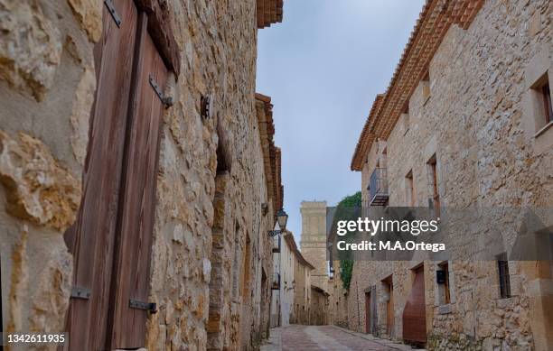 culla, a medieval village in spain - casetellon de la plana stockfoto's en -beelden