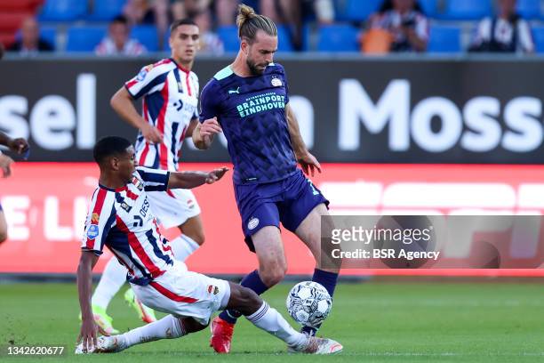 Diess Saddiki of Willem II and Davy Propper of PSV during the Dutch Eredivisie match between Willem II and PSV at Koning Willem II Stadion on...