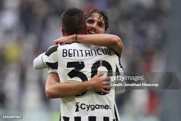 Manuel Locatelli of Juventus celebrates with team mates after scoring to give the side a 3-1 lead during the Serie A match between Juventus and UC...