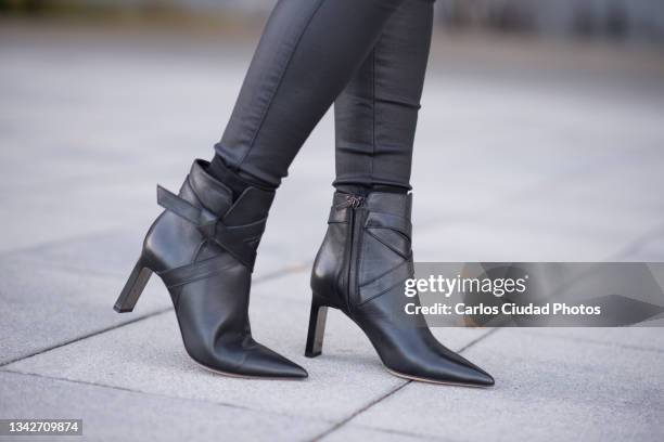 close-up of a woman's feet in high heels shoes walking in the street - calzature di pelle foto e immagini stock