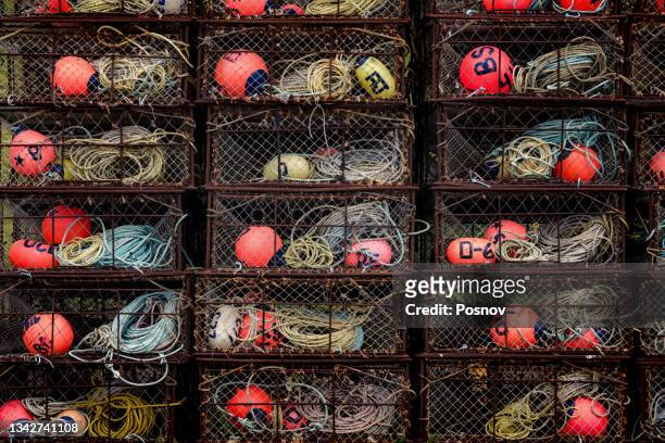 king crab fishing pots in dutch harbor - unalaska - fotografias e filmes do acervo