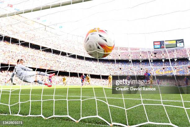 Memphis Depay of FC Barcelona scores their side's first goal from the penalty spot during the LaLiga Santander match between FC Barcelona and Levante...